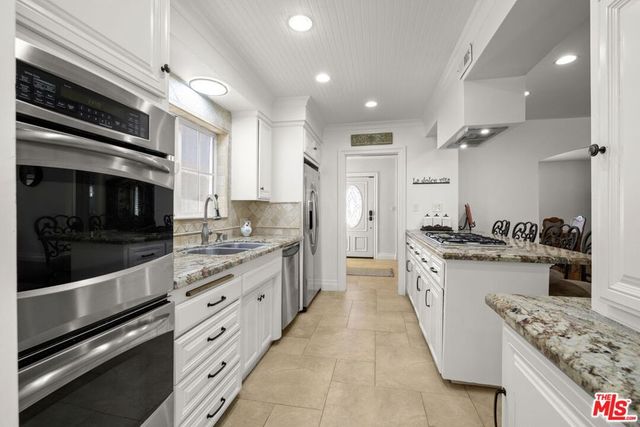 17630 Kittridge Street, Lake Balboa, CA 91406