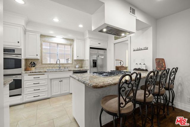 17630 Kittridge Street, Lake Balboa, CA 91406