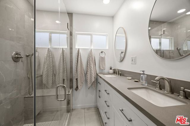 17630 Kittridge Street, Lake Balboa, CA 91406