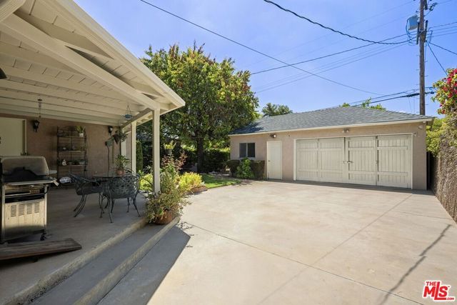 17630 Kittridge Street, Lake Balboa, CA 91406