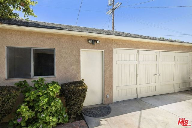 17630 Kittridge Street, Lake Balboa, CA 91406
