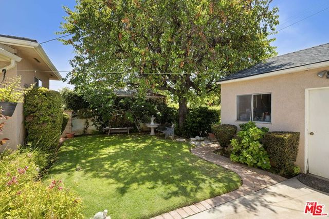 17630 Kittridge Street, Lake Balboa, CA 91406