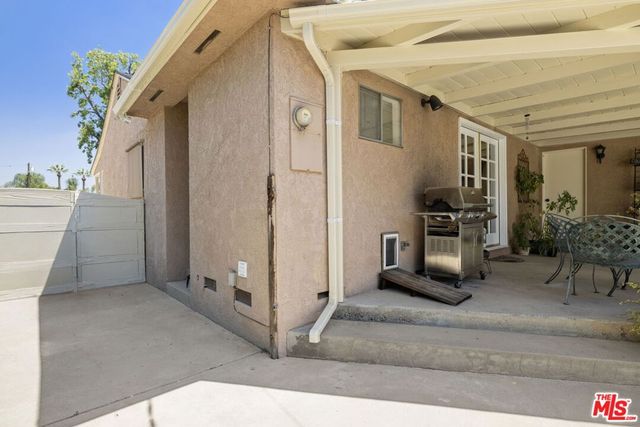 17630 Kittridge Street, Lake Balboa, CA 91406