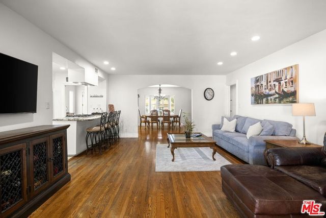 17630 Kittridge Street, Lake Balboa, CA 91406