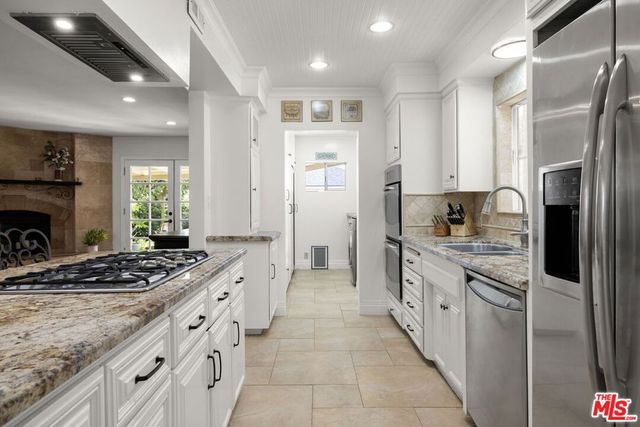 17630 Kittridge Street, Lake Balboa, CA 91406