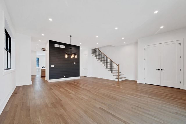 3903 N Drake Avenue, Chicago, IL 60618