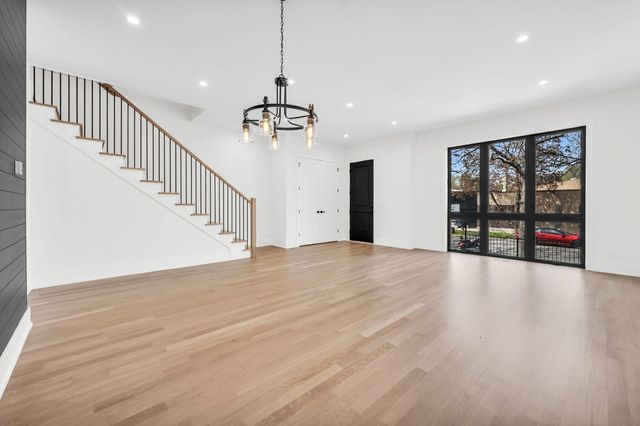 3903 N Drake Avenue, Chicago, IL 60618