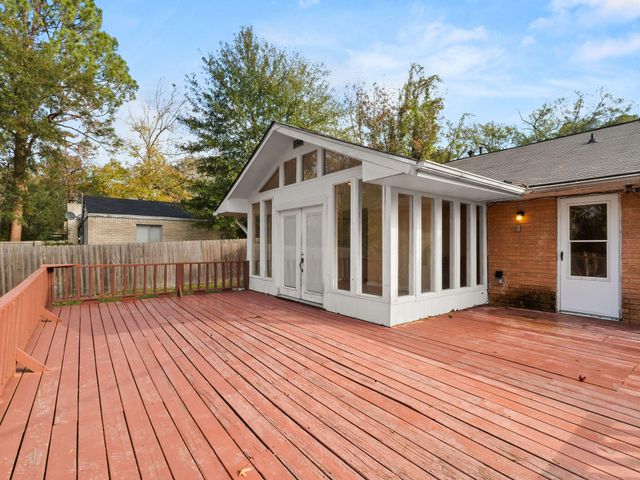 2004 Columbus Cir, Leesville, LA 71446