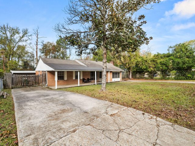 2004 Columbus Cir, Leesville, LA 71446