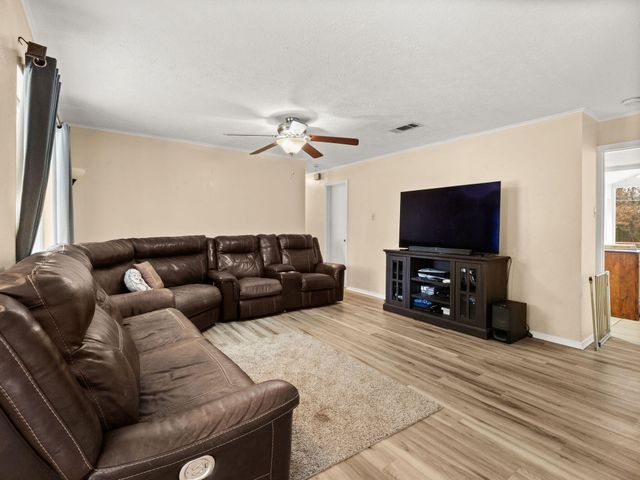 2004 Columbus Cir, Leesville, LA 71446