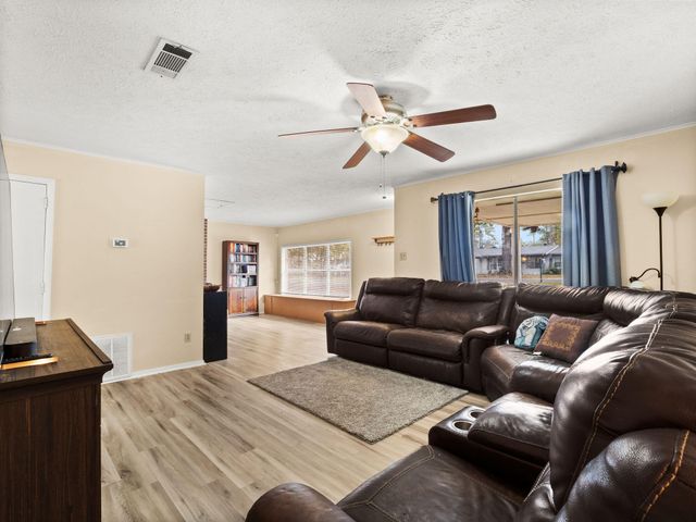 2004 Columbus Cir, Leesville, LA 71446