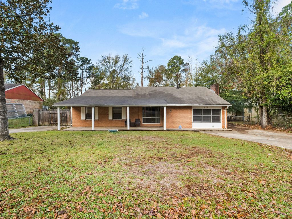 2004 Columbus Cir, Leesville, LA 71446