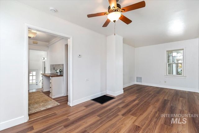 616 S 9th Ave, Caldwell, ID 83605
