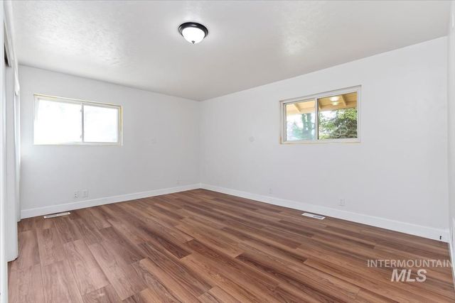 616 S 9th Ave, Caldwell, ID 83605