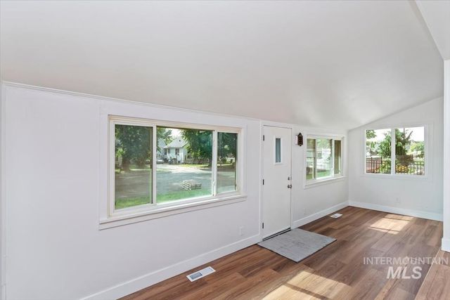 616 S 9th Ave, Caldwell, ID 83605
