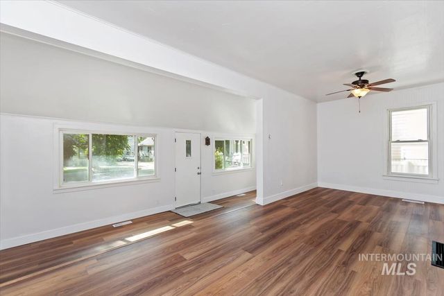 616 S 9th Ave, Caldwell, ID 83605