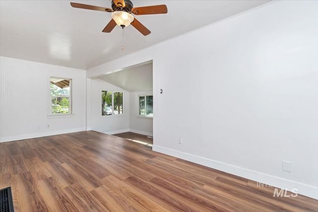 616 S 9th Ave, Caldwell, ID 83605