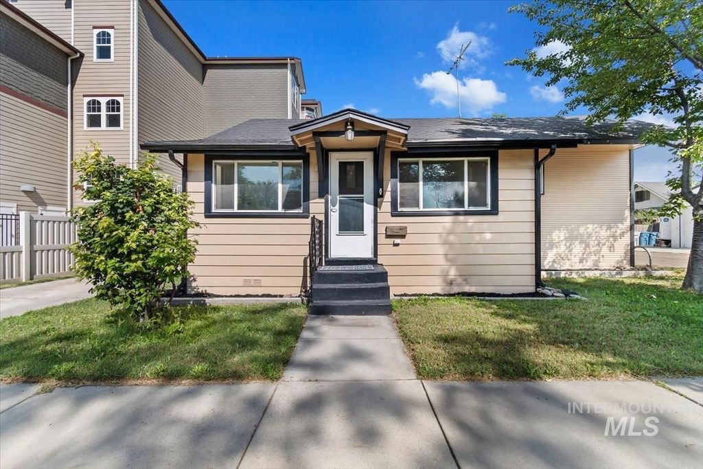 616 S 9th Ave, Caldwell, ID 83605