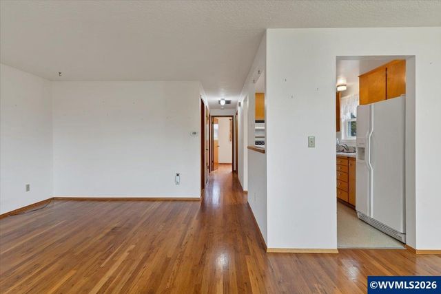 1563 Vanderbeck Ln, Woodburn, OR 97071