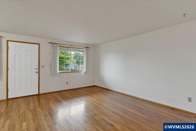 1563 Vanderbeck Ln, Woodburn, OR 97071