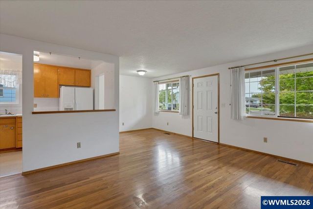 1563 Vanderbeck Ln, Woodburn, OR 97071