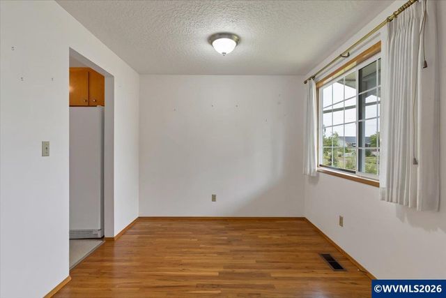 1563 Vanderbeck Ln, Woodburn, OR 97071