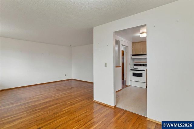 1563 Vanderbeck Ln, Woodburn, OR 97071