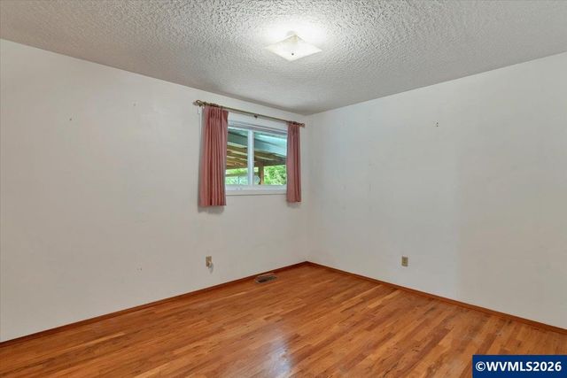 1563 Vanderbeck Ln, Woodburn, OR 97071