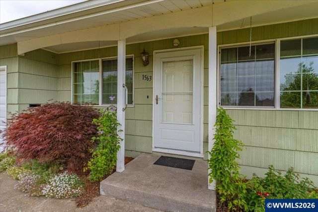 1563 Vanderbeck Ln, Woodburn, OR 97071