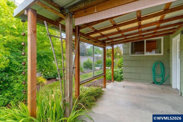 1563 Vanderbeck Ln, Woodburn, OR 97071