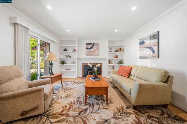 31 Elliot Dr, Pleasant Hill, CA 94523