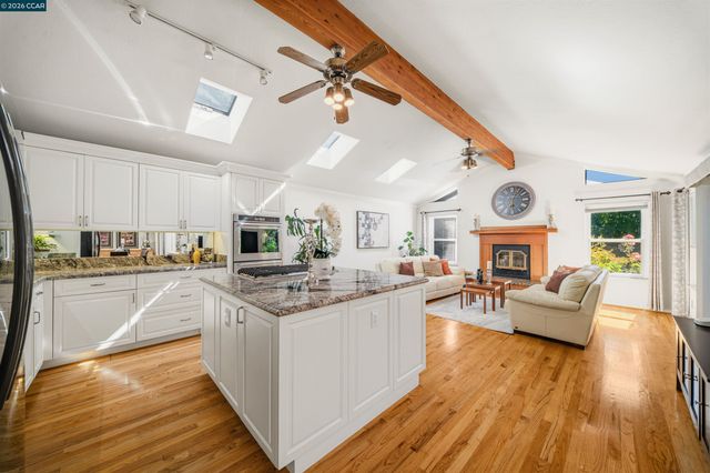31 Elliot Dr, Pleasant Hill, CA 94523