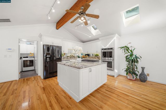 31 Elliot Dr, Pleasant Hill, CA 94523