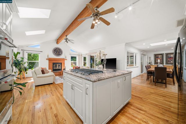 31 Elliot Dr, Pleasant Hill, CA 94523