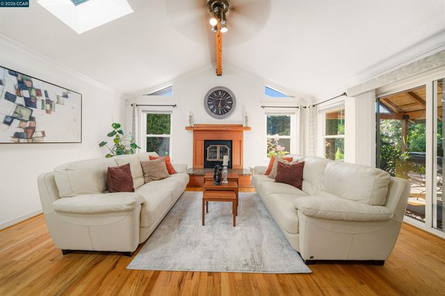 31 Elliot Dr, Pleasant Hill, CA 94523
