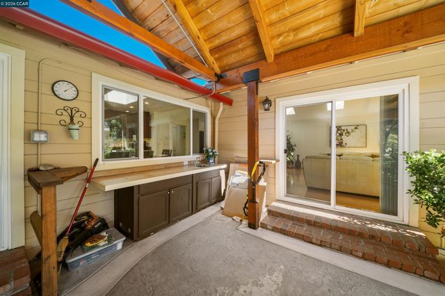 31 Elliot Dr, Pleasant Hill, CA 94523