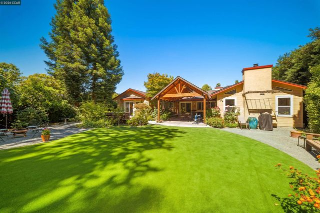 31 Elliot Dr, Pleasant Hill, CA 94523