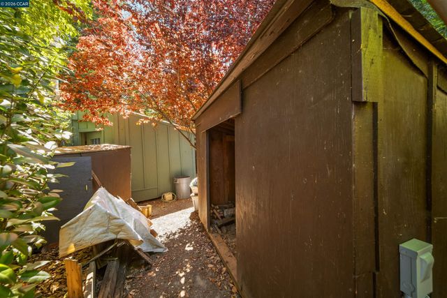 31 Elliot Dr, Pleasant Hill, CA 94523