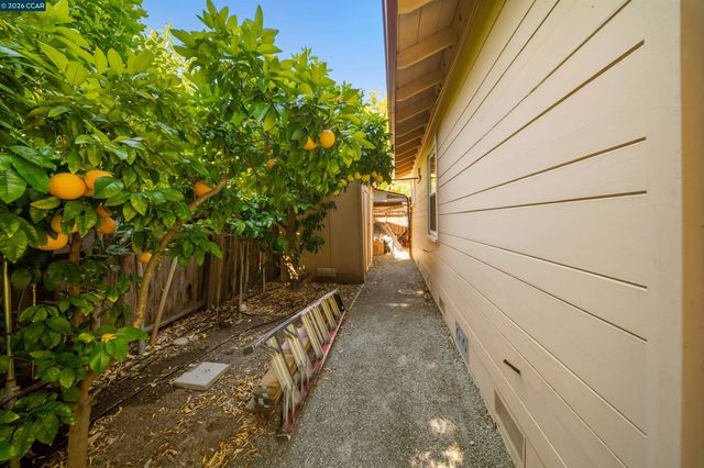 31 Elliot Dr, Pleasant Hill, CA 94523