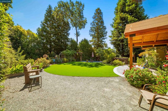31 Elliot Dr, Pleasant Hill, CA 94523