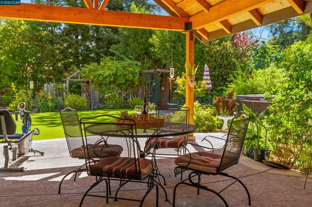 31 Elliot Dr, Pleasant Hill, CA 94523