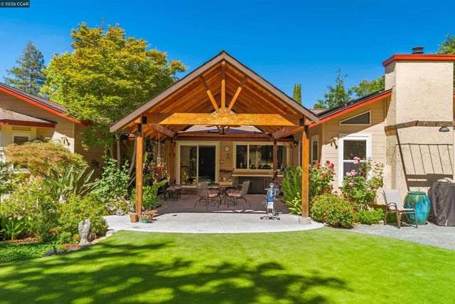 31 Elliot Dr, Pleasant Hill, CA 94523