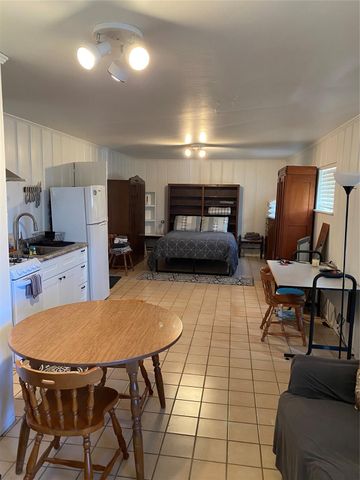 2002 Avenue O, Huntsville, TX 77340