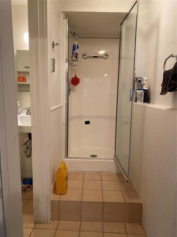 2002 Avenue O, Huntsville, TX 77340