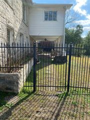 2002 Avenue O, Huntsville, TX 77340