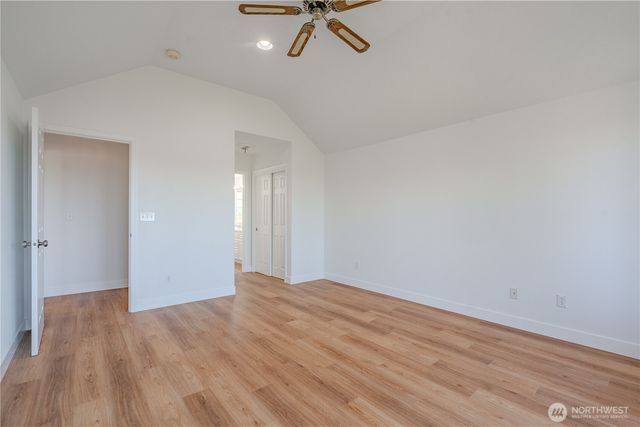 642 E Pioneer Loop, La Center, WA 98629