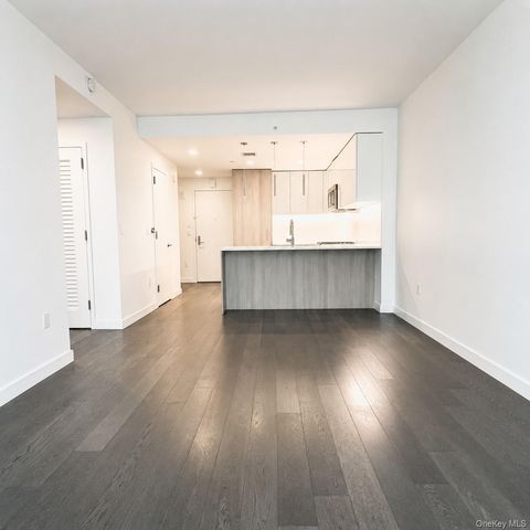 13105 40th Road 11M, Flushing, NY 11354