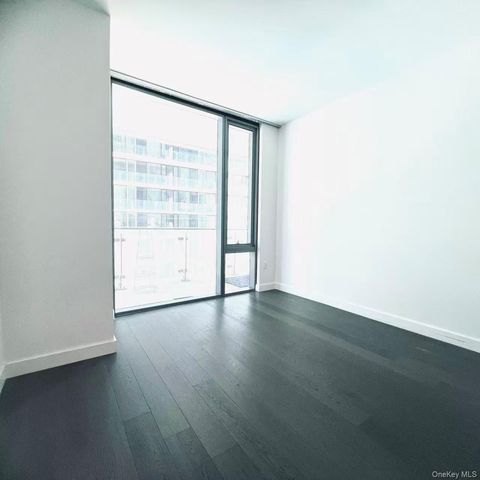 13105 40th Road 11M, Flushing, NY 11354