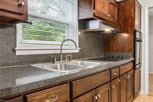 520 Beech DR, Newport News, VA 23601