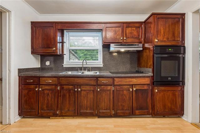 520 Beech DR, Newport News, VA 23601